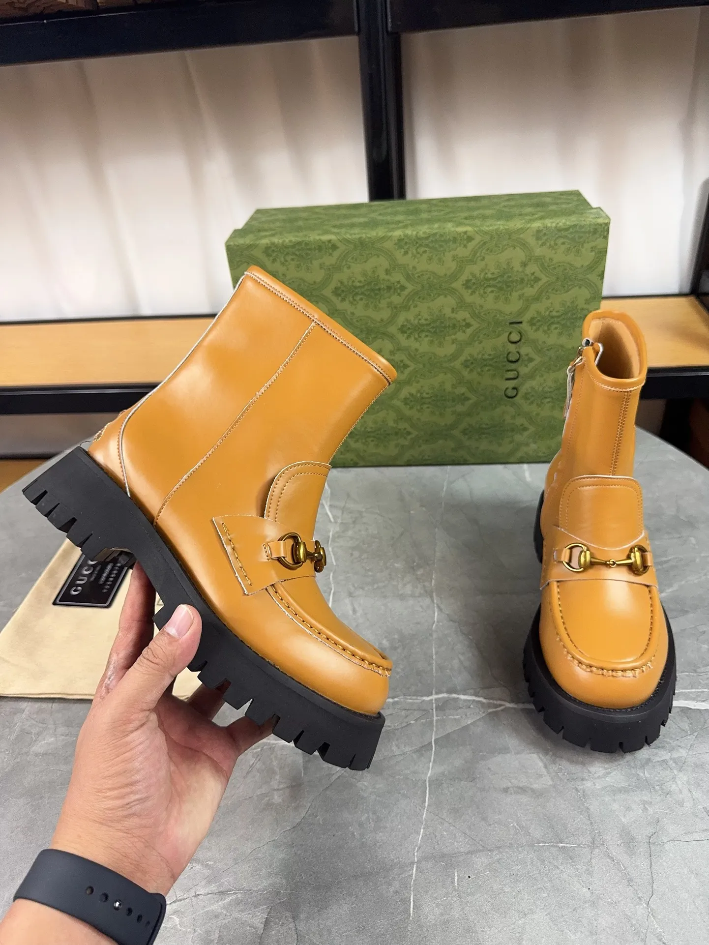 Men's shoes 💰640💰 New model from Gucci, double GG groove thick-soled loafers. The original version is made 1:1. Super beautiful quality, classic model at the counter. ❶Upper: original open-edge beaded cowhide ❷Inner lining: water-dyed cowhide ❸Feet: water-dyed cowhide ❹Outsole: ultra-light original sole ❺thick sole heightening: 3.5cn ❻Packing: original packaging ❼Number: 35-42 (41 41 customized, non-refundable) Men's model: 38-46 (45, 46 customized, non-refundable)
